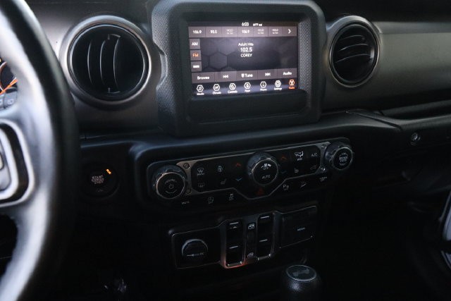 Jeep Wrangler Vehicle Full-screen Gallery Image 15