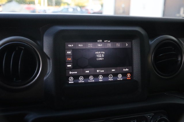 Jeep Wrangler Vehicle Full-screen Gallery Image 16