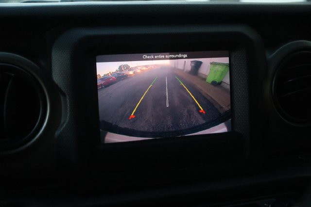 Jeep Wrangler Vehicle Full-screen Gallery Image 17