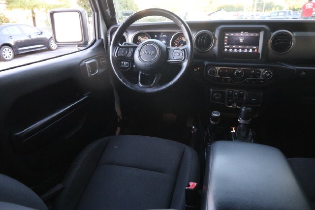 Jeep Wrangler Vehicle Full-screen Gallery Image 22