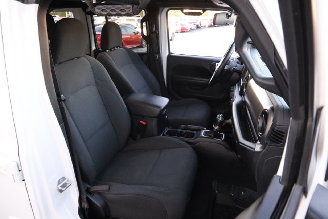 Jeep Wrangler Vehicle Full-screen Gallery Image 26