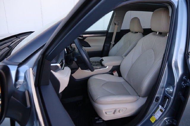Toyota Highlander Vehicle Image 10