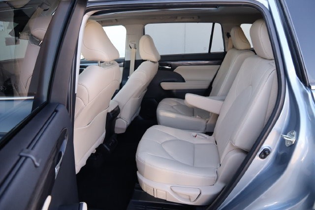 Toyota Highlander Vehicle Image 11