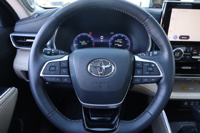Toyota Highlander Vehicle Image 13