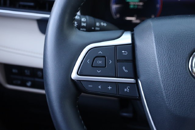 Toyota Highlander Vehicle Image 14