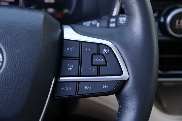 Toyota Highlander Vehicle Image 15