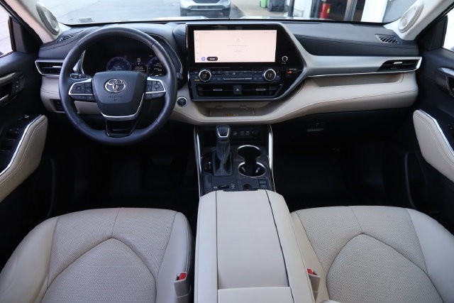 Toyota Highlander Vehicle Image 26