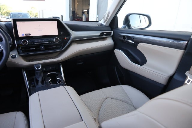 Toyota Highlander Vehicle Image 30