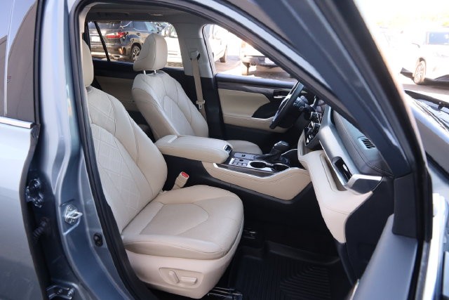 Toyota Highlander Vehicle Image 31