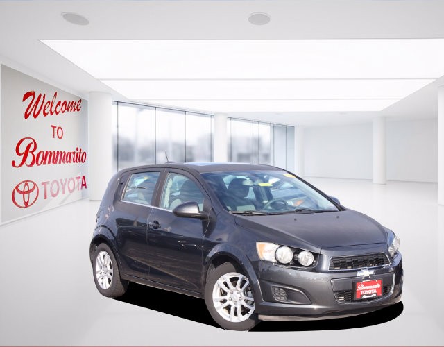 Chevrolet Sonic Vehicle Full-screen Gallery Image 02