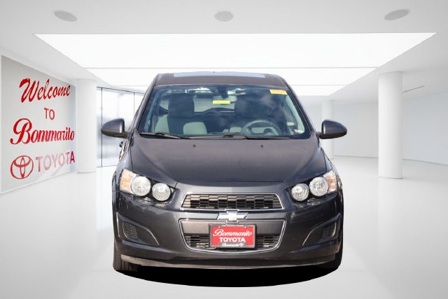 Chevrolet Sonic Vehicle Full-screen Gallery Image 04