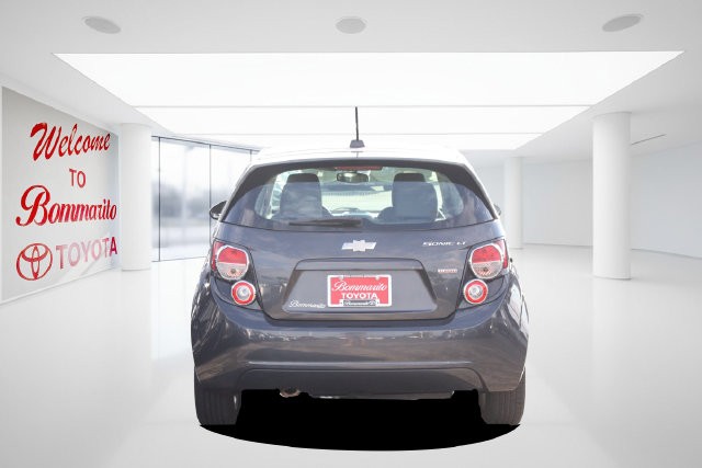 Chevrolet Sonic Vehicle Full-screen Gallery Image 06
