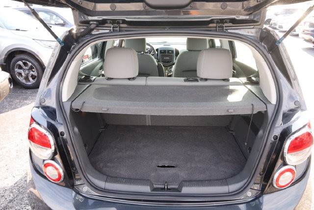 Chevrolet Sonic Vehicle Full-screen Gallery Image 07