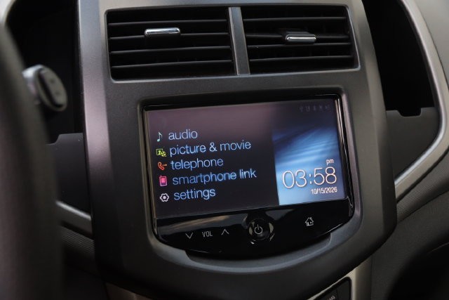 Chevrolet Sonic Vehicle Full-screen Gallery Image 08