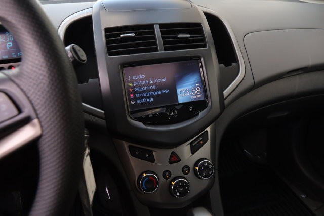 Chevrolet Sonic Vehicle Full-screen Gallery Image 09