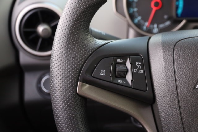 Chevrolet Sonic Vehicle Full-screen Gallery Image 12