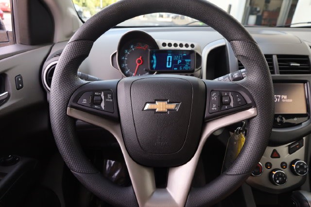 Chevrolet Sonic Vehicle Full-screen Gallery Image 13