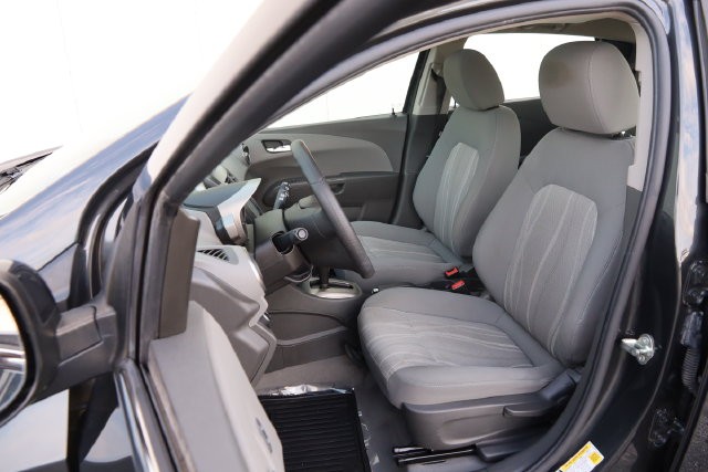 Chevrolet Sonic Vehicle Full-screen Gallery Image 15