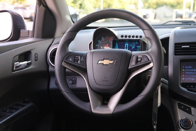 Chevrolet Sonic Vehicle Full-screen Gallery Image 17