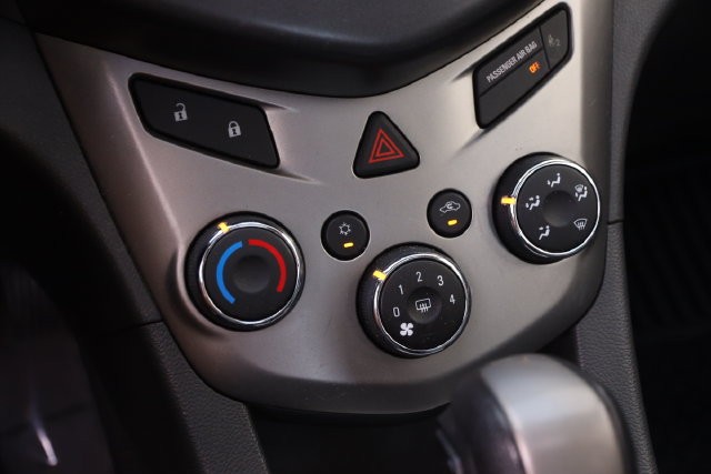 Chevrolet Sonic Vehicle Full-screen Gallery Image 22