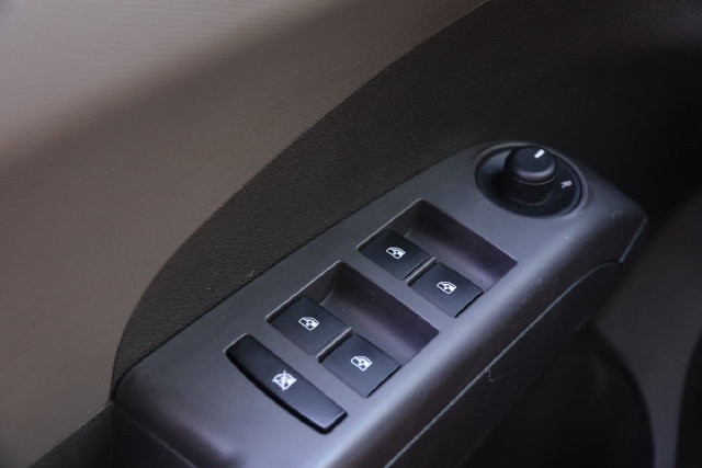 Chevrolet Sonic Vehicle Full-screen Gallery Image 23