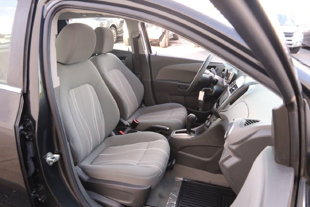 Chevrolet Sonic Vehicle Full-screen Gallery Image 24