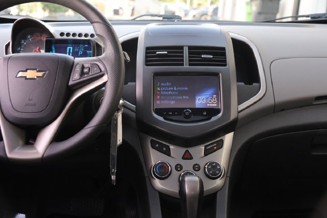 Chevrolet Sonic Vehicle Full-screen Gallery Image 26