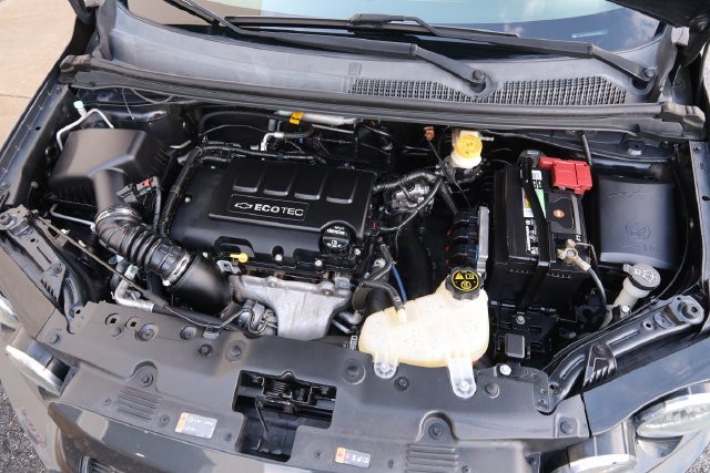 Chevrolet Sonic Vehicle Full-screen Gallery Image 27