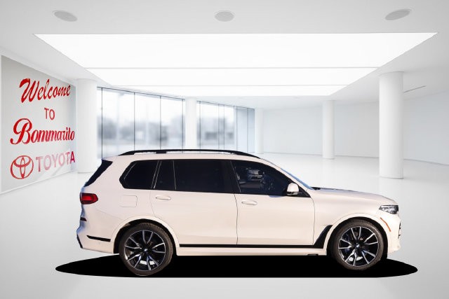 BMW X7 Vehicle Full-screen Gallery Image 5