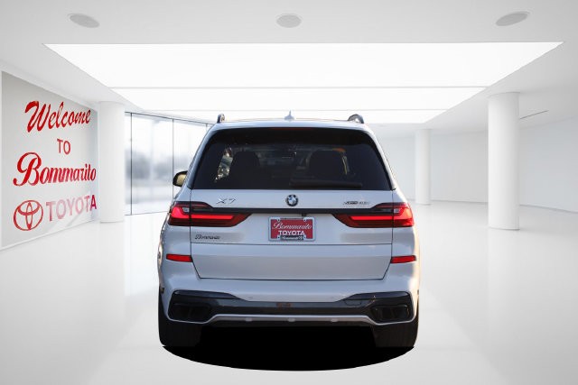 BMW X7 Vehicle Full-screen Gallery Image 6