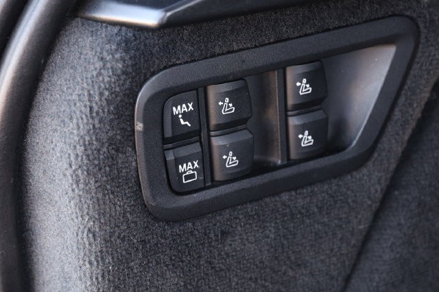 BMW X7 Vehicle Full-screen Gallery Image 8