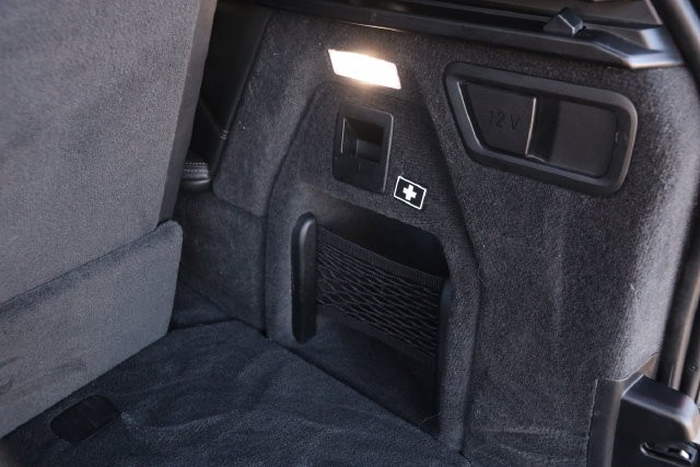 BMW X7 Vehicle Full-screen Gallery Image 9