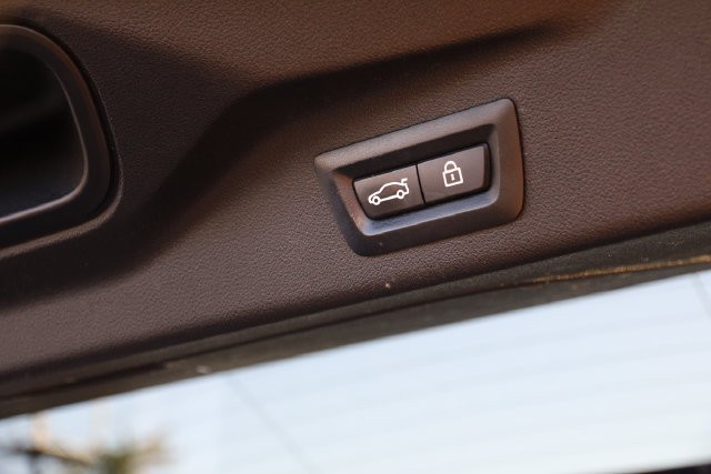 BMW X7 Vehicle Full-screen Gallery Image 10