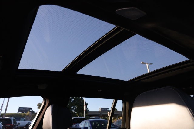 BMW X7 Vehicle Full-screen Gallery Image 11