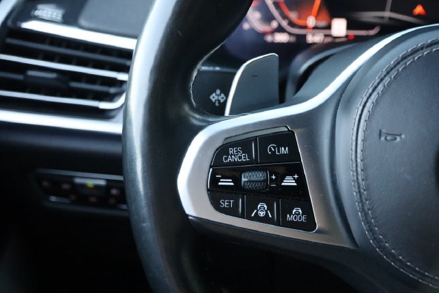 BMW X7 Vehicle Full-screen Gallery Image 16