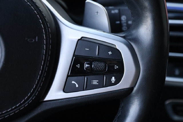 BMW X7 Vehicle Full-screen Gallery Image 17