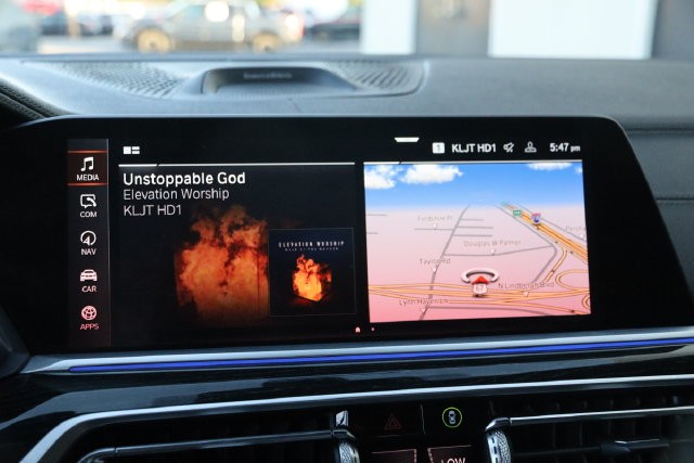 BMW X7 Vehicle Full-screen Gallery Image 21