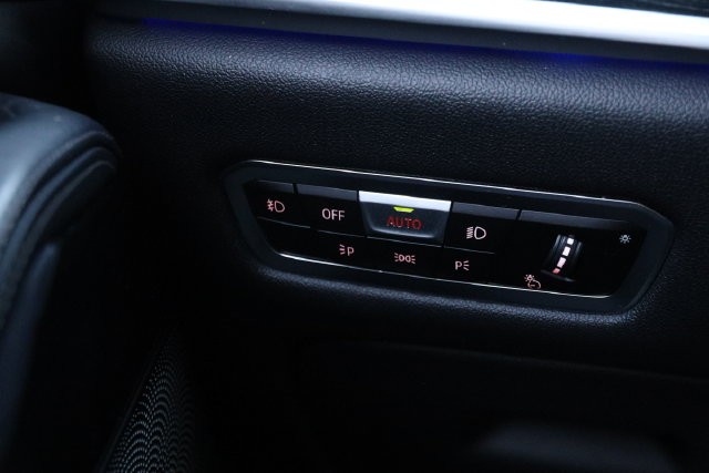 BMW X7 Vehicle Full-screen Gallery Image 27