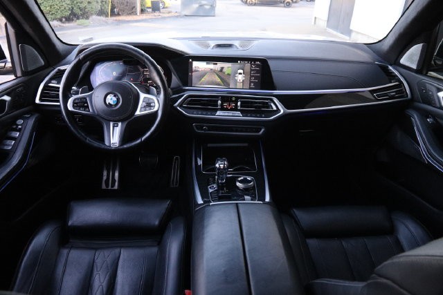BMW X7 Vehicle Full-screen Gallery Image 29