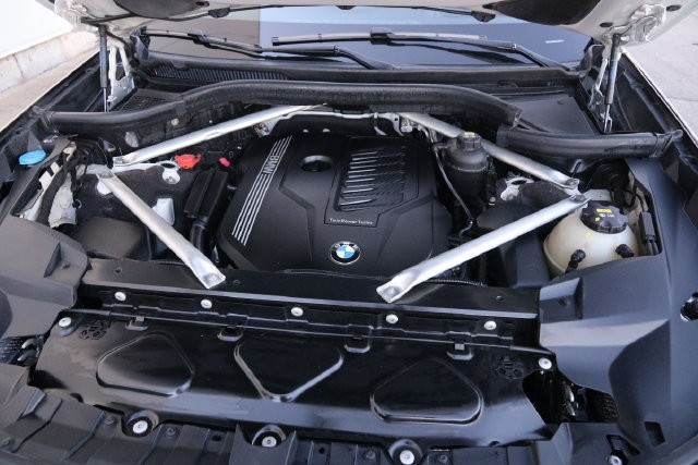 BMW X7 Vehicle Full-screen Gallery Image 35