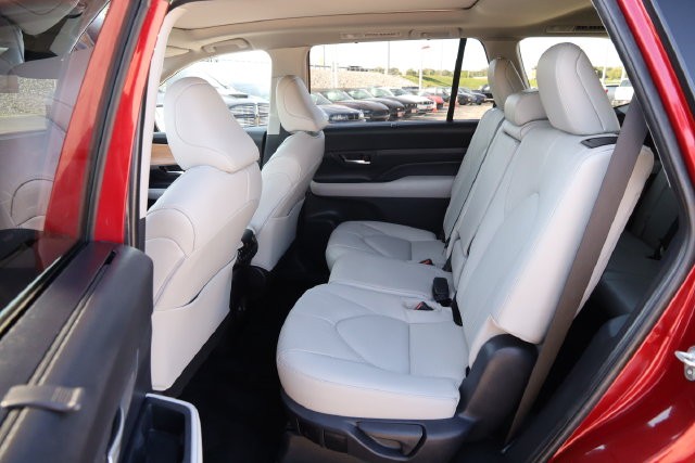 Toyota Grand Highlander Vehicle Image 10