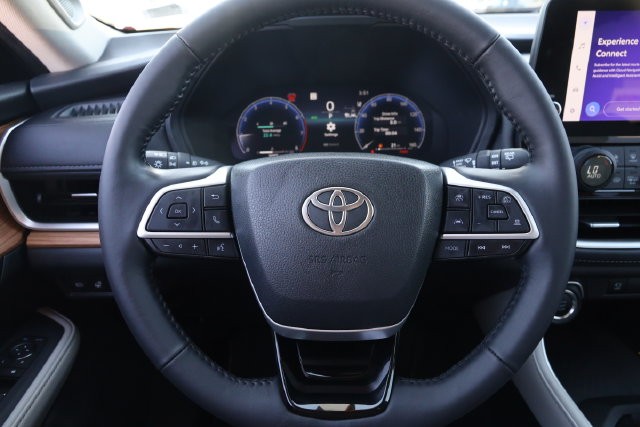 Toyota Grand Highlander Vehicle Image 12