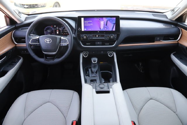 Toyota Grand Highlander Vehicle Image 25