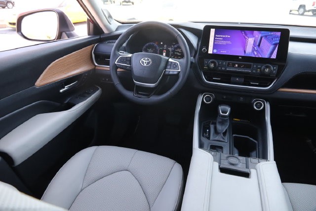 Toyota Grand Highlander Vehicle Image 26