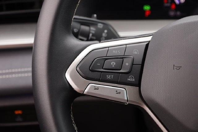 Volkswagen Tiguan Vehicle Image 12