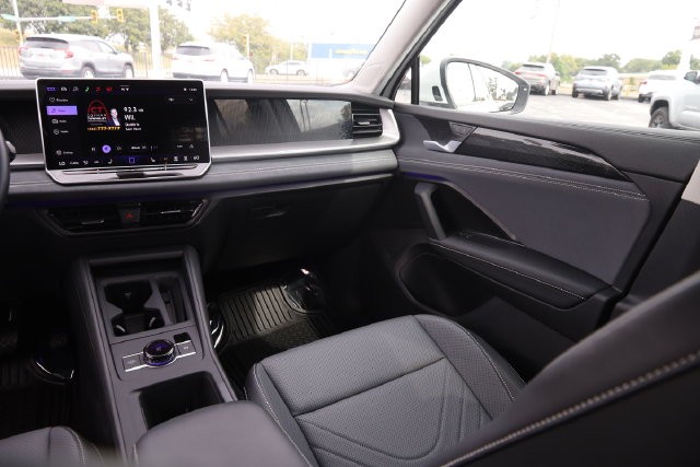 Volkswagen Tiguan Vehicle Image 24