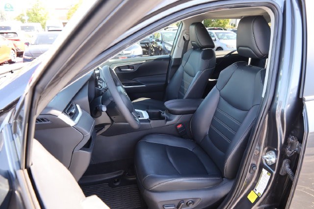 Toyota RAV4 Vehicle Image 10