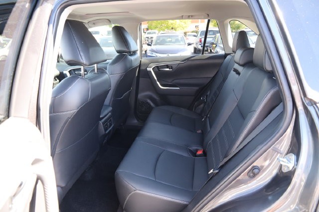 Toyota RAV4 Vehicle Image 11