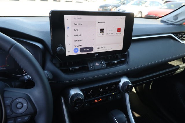 Toyota RAV4 Vehicle Image 17