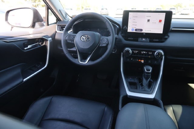 Toyota RAV4 Vehicle Image 24